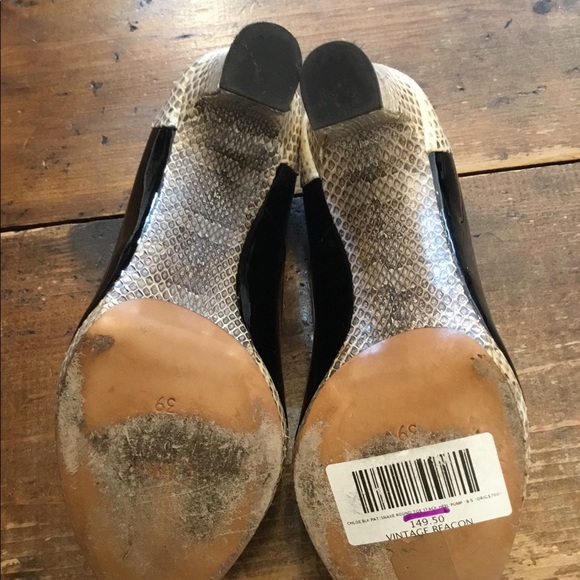 CHLOE BLK PAT/SNAKE ROUND TOE STACK HEEL PUMP *8.5 - Picture 12 of 15